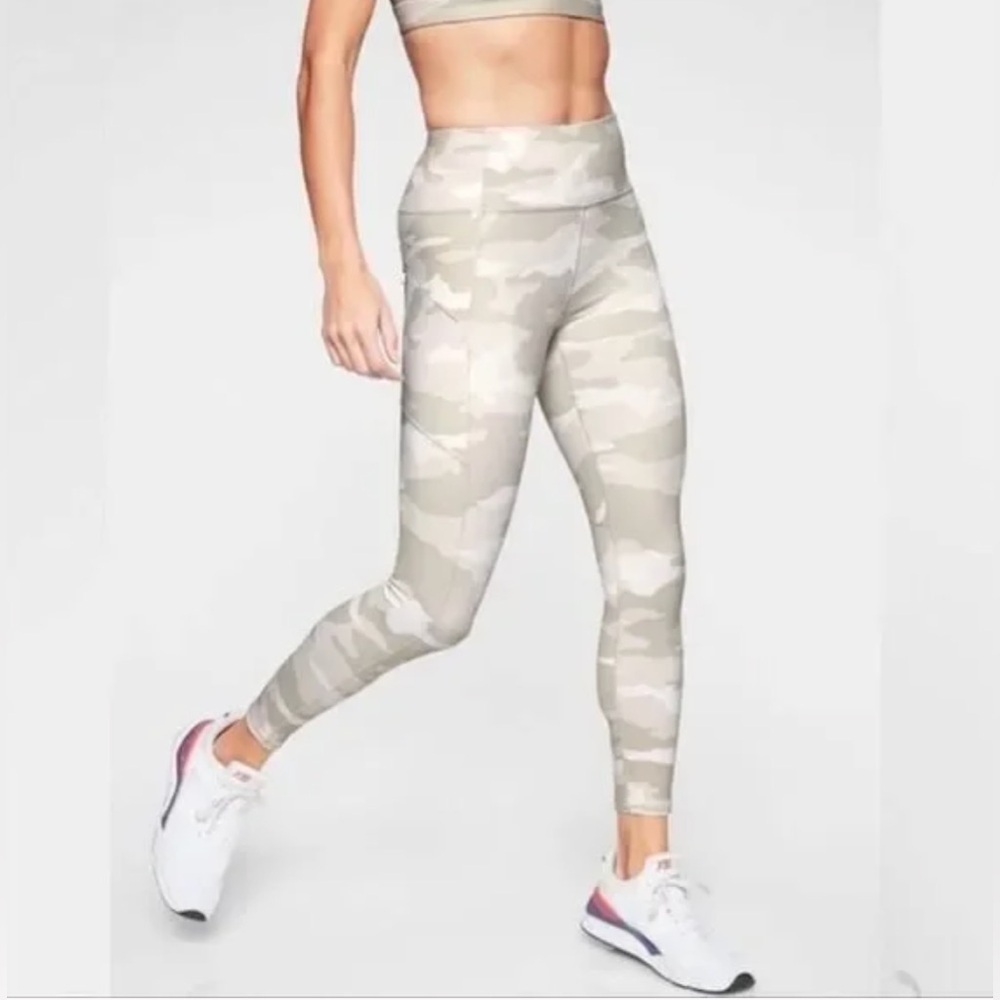 Athleta Elation 7/8 Tights in Taupe Camo Size Small